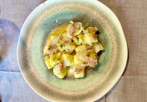 Papas aliñás con tocino