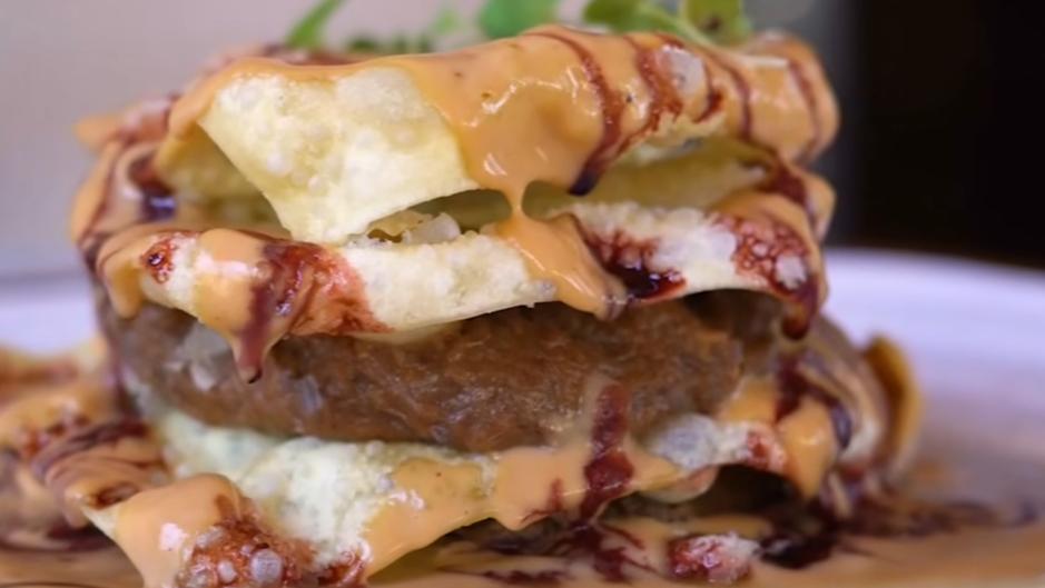 El Envero celebra el Día Mundial de la Lasaña con su versión de guiso de rabo de toro