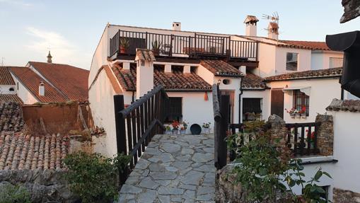 Dónde comer en la Sierra Norte de Sevilla: 10 paradas gastronómicas para saborear el entorno