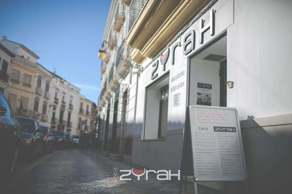 Zyrah, un espacio gastronómico en el Balcón del Adarve de Priego