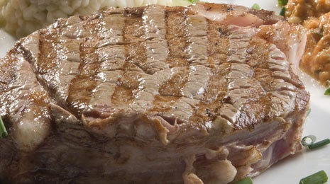 Medallones de solomillo de cerdo con pimientos del piquillo y patata rallada - Gurmé