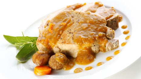 Lomo adobado relleno de calabacín con salsa de zanahoria - Gurmé