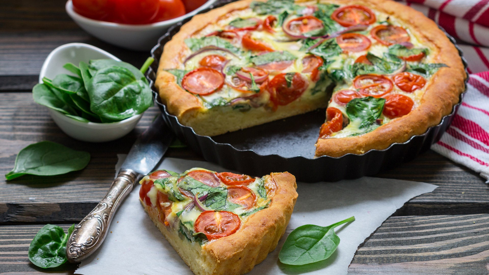 Quiche integral de espinacas y tomate