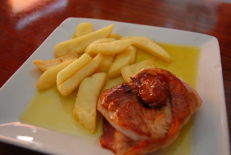 Un bar al salir de la Iglesia 717. Un bar al salir de la Iglesia