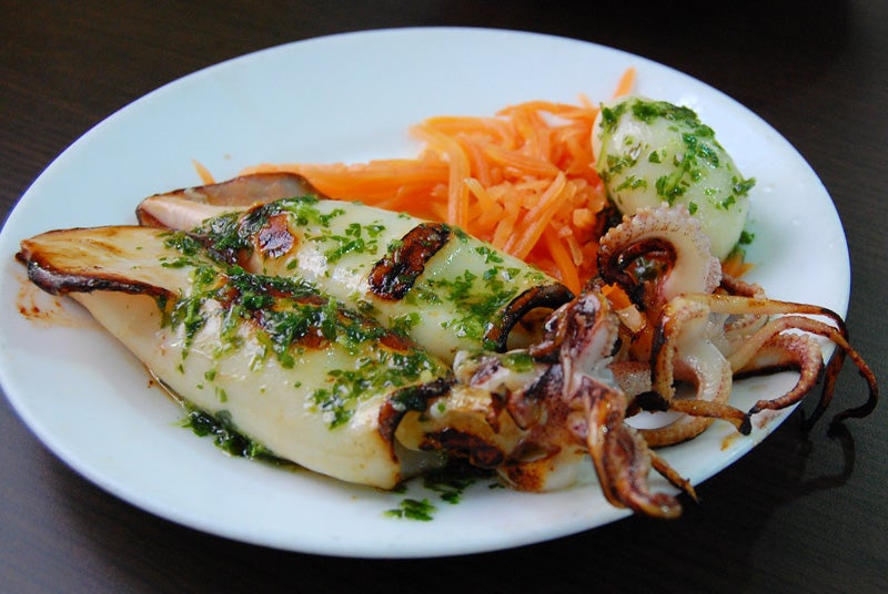 Las cabrillas se sirven con pan 744. Las cabrillas se sirven con pan