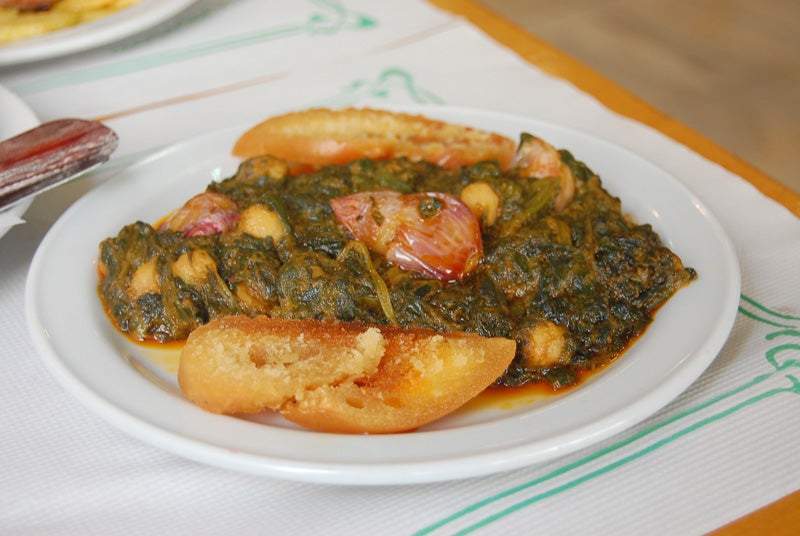 A un paso de la Plaza de Cuba, una buena tapita de jamón 776. A un paso de la Plaza de Cuba, una buena tapita de jamón