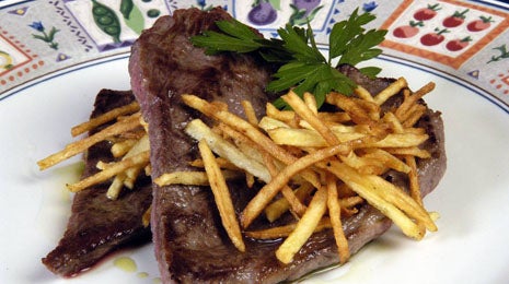 Filetes de pierna de ternera con patatas “cerilla” - Gurmé