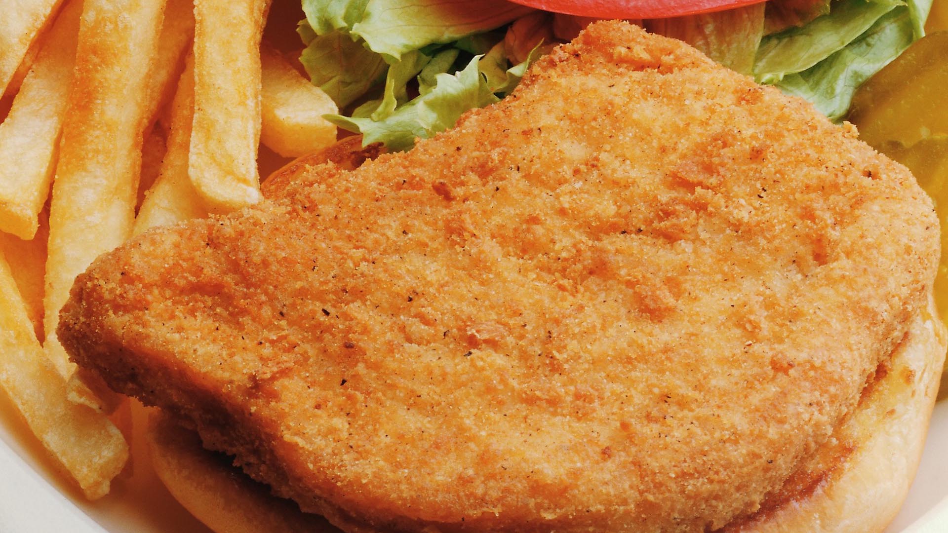 Bocadillo de pollo empanado y ensalada - Gurmé