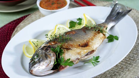 Dorada a la parrilla con hierbas aromáticas - Gurmé