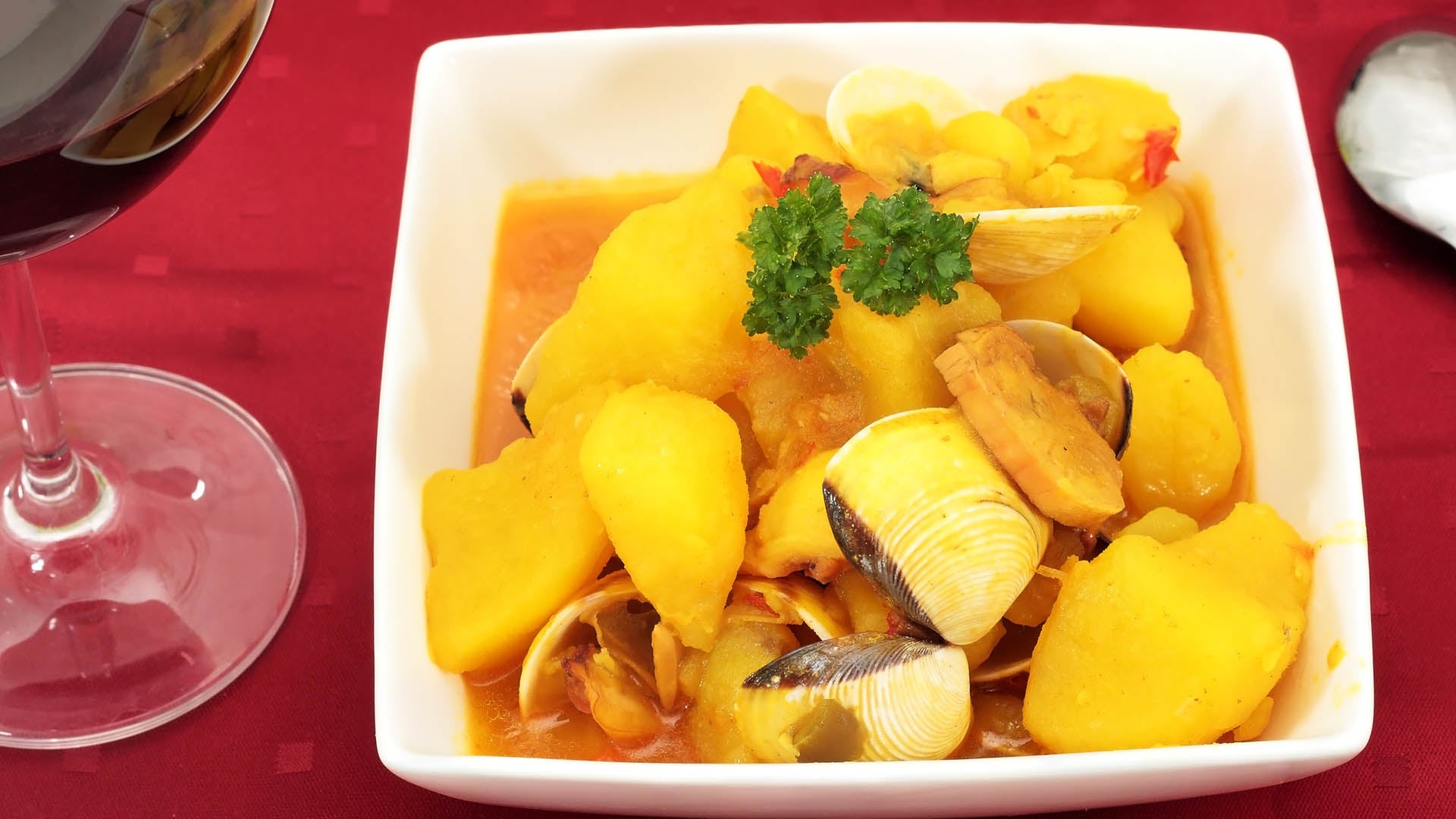 Guiso marinero con patatas - Gurmé