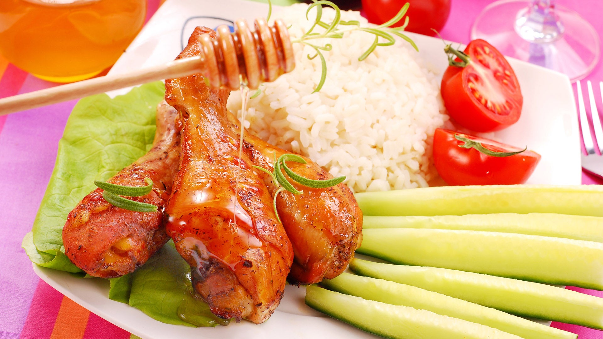 Muslitos de pollo con salsa de miel y piñones - Gurmé