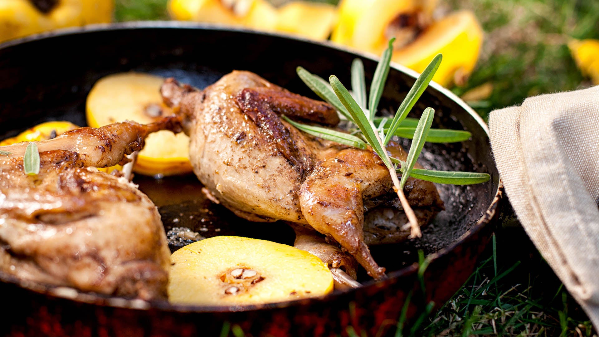 Codornices asadas con membrillo caramelizado - Gurmé