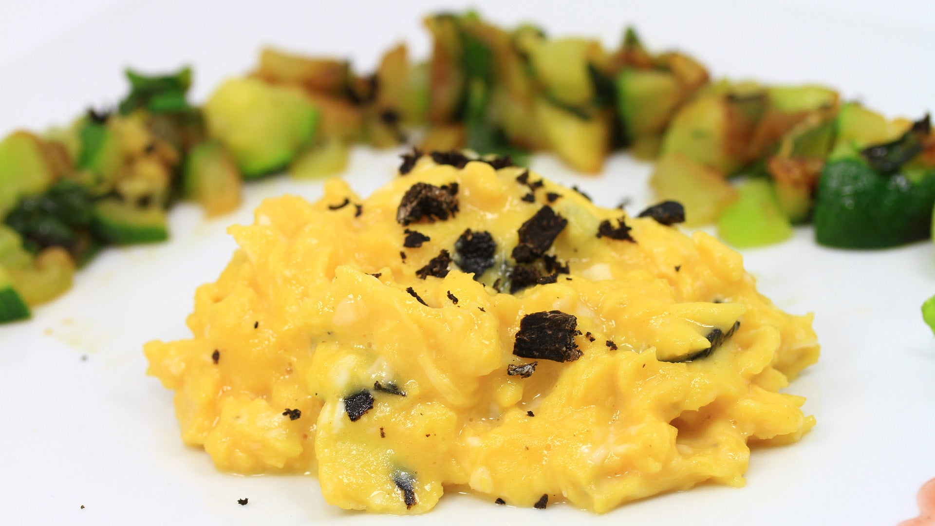 Huevos revueltos con crema de patata y trufa negra - Gurmé