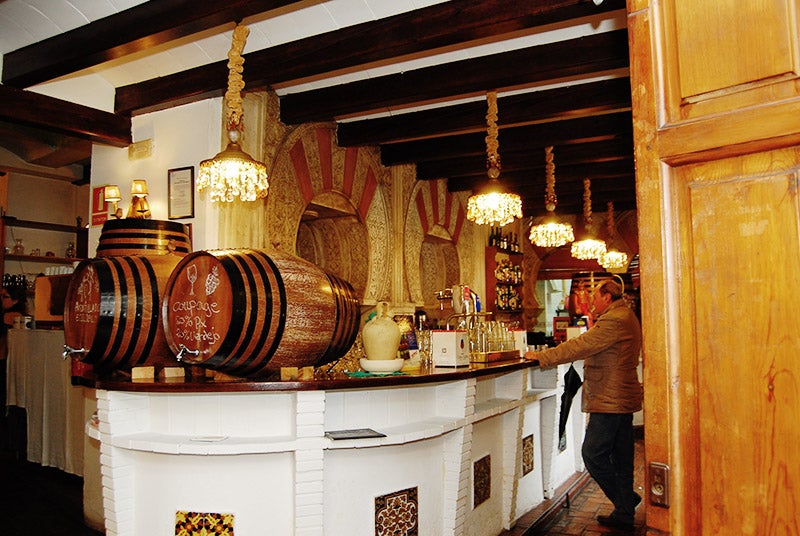 Buen tapeo en la Puerta de Almodóvar 741. Buen tapeo en la Puerta de Almodóvar