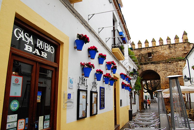 Buen tapeo en la Puerta de Almodóvar 744. Buen tapeo en la Puerta de Almodóvar