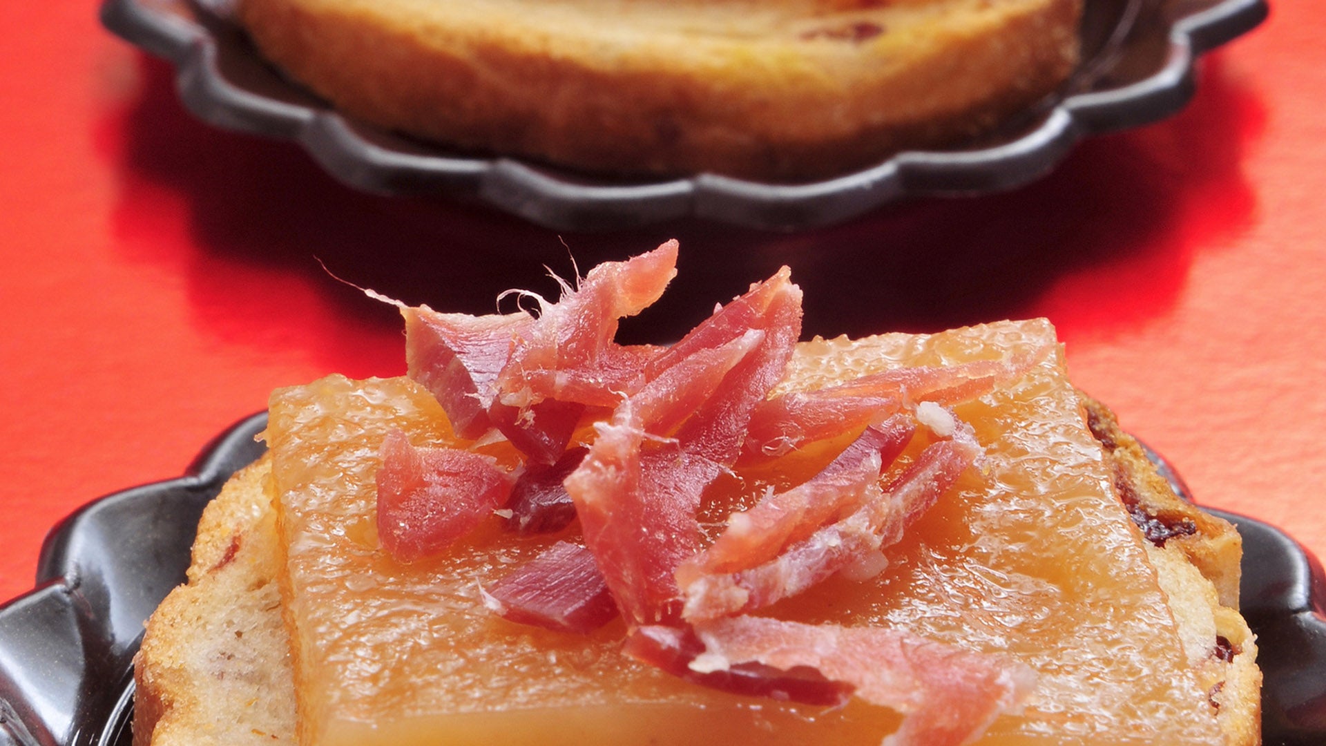 Canapé de foie con membrillo - Gurmé