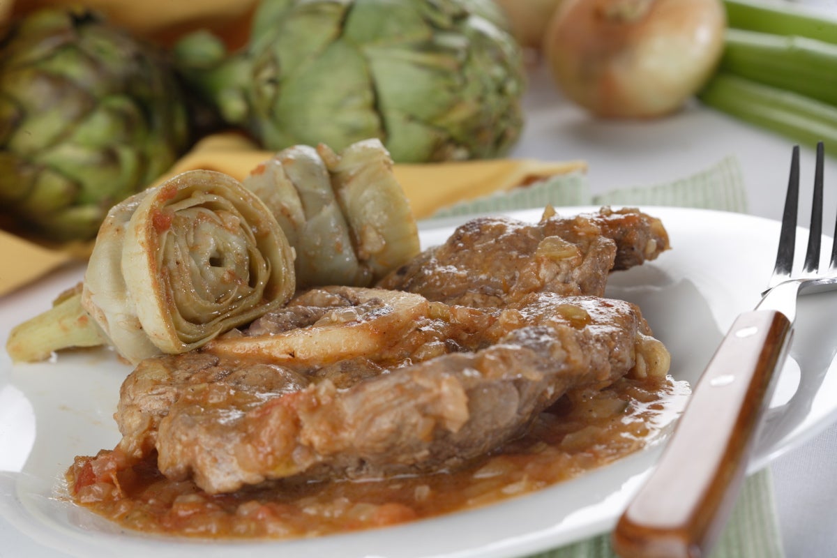 Jarrete de ternera a las alcachofas