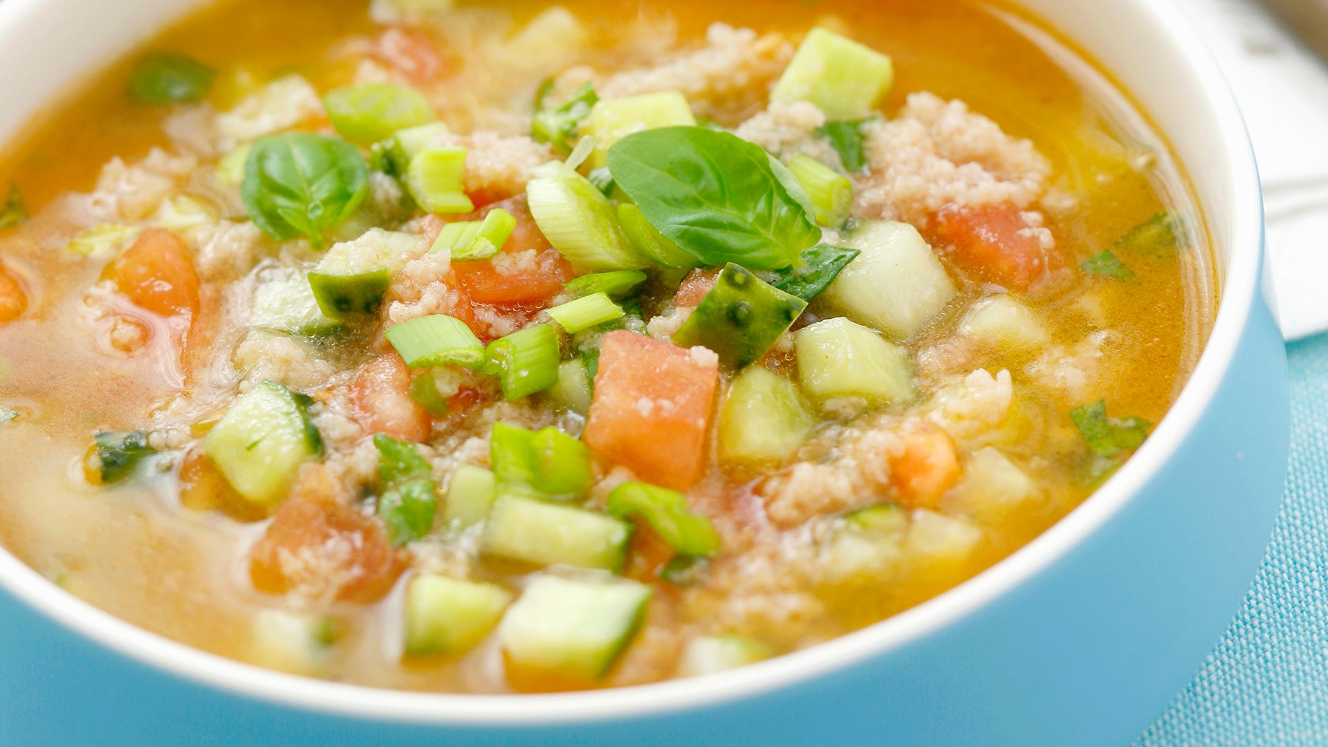 Para no pasar calor, sirve en tu mesa estas 10 recetas de cremas frías