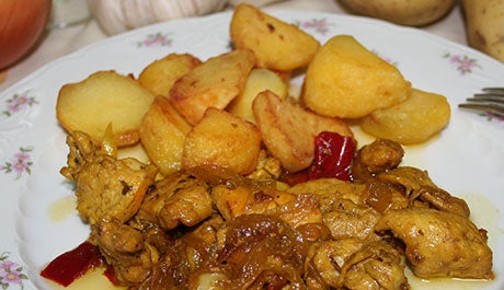 Pollo encebollado - Gurmé