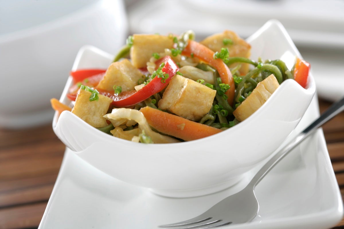 Salteado de verduras y tofu frito - Gurmé