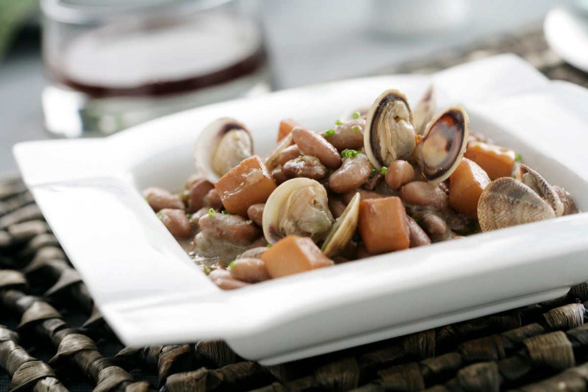 Sepia con alubias y almejas - Gurmé