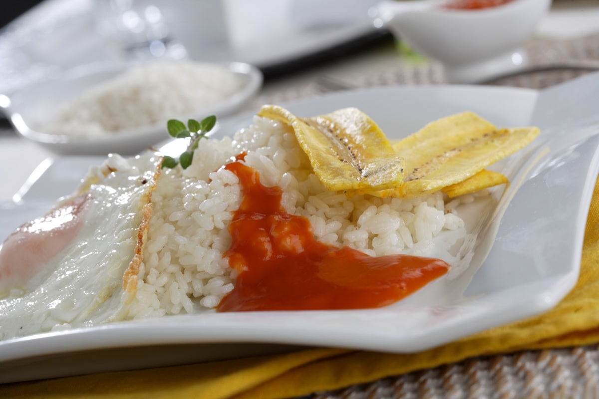 Arroz a la cubana con plátano - Gurmé
