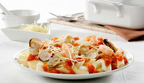 Macarrones a la marinera con gambas, mejillones y berberechos - Gurmé