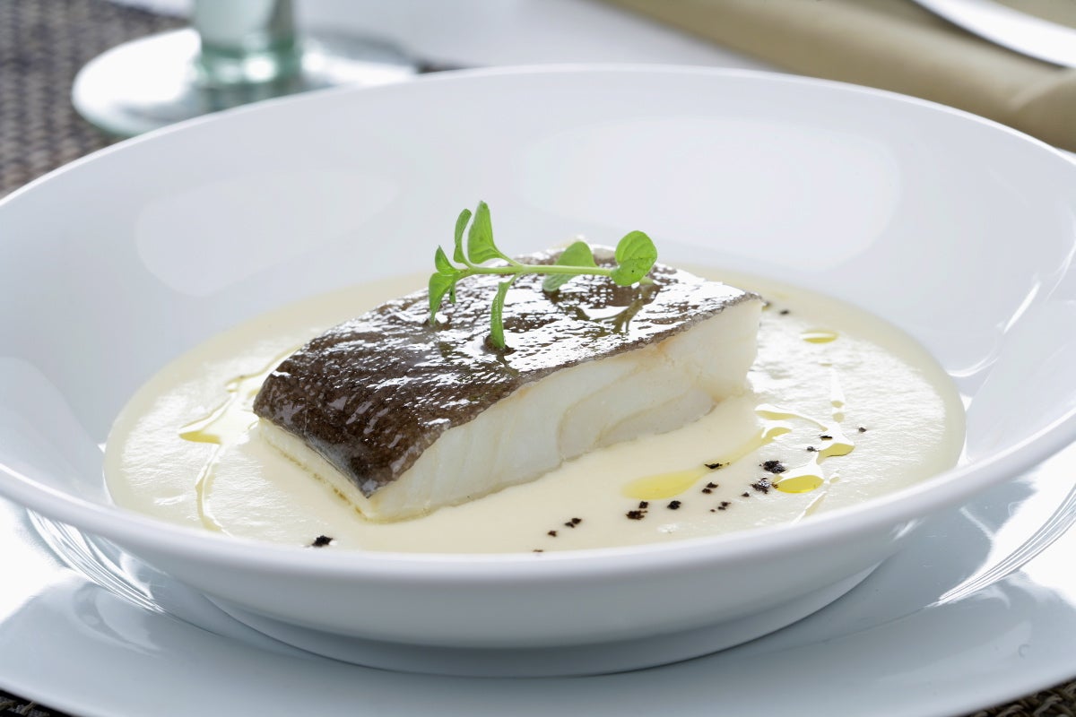 Sopa de patata con bacalao y aceite de trufa - Gurmé