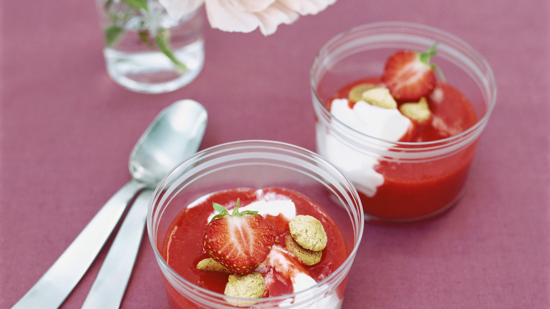 Sopa fría de cítricos con fruta roja y helado de limón - Gurmé