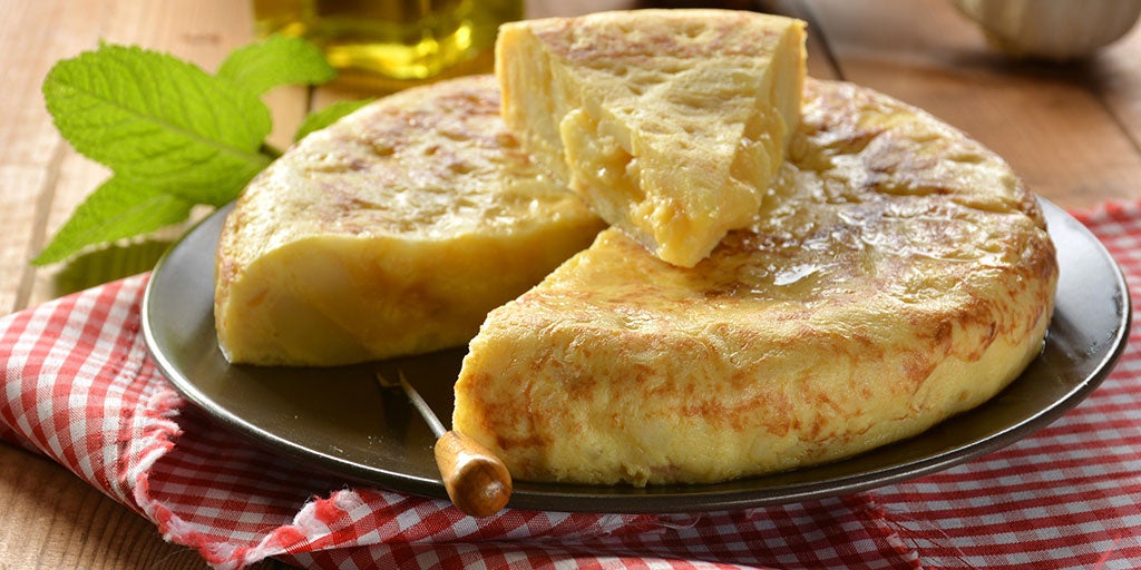 Tortilla de patatas: este es el origen y dónde comerla en Sevilla
