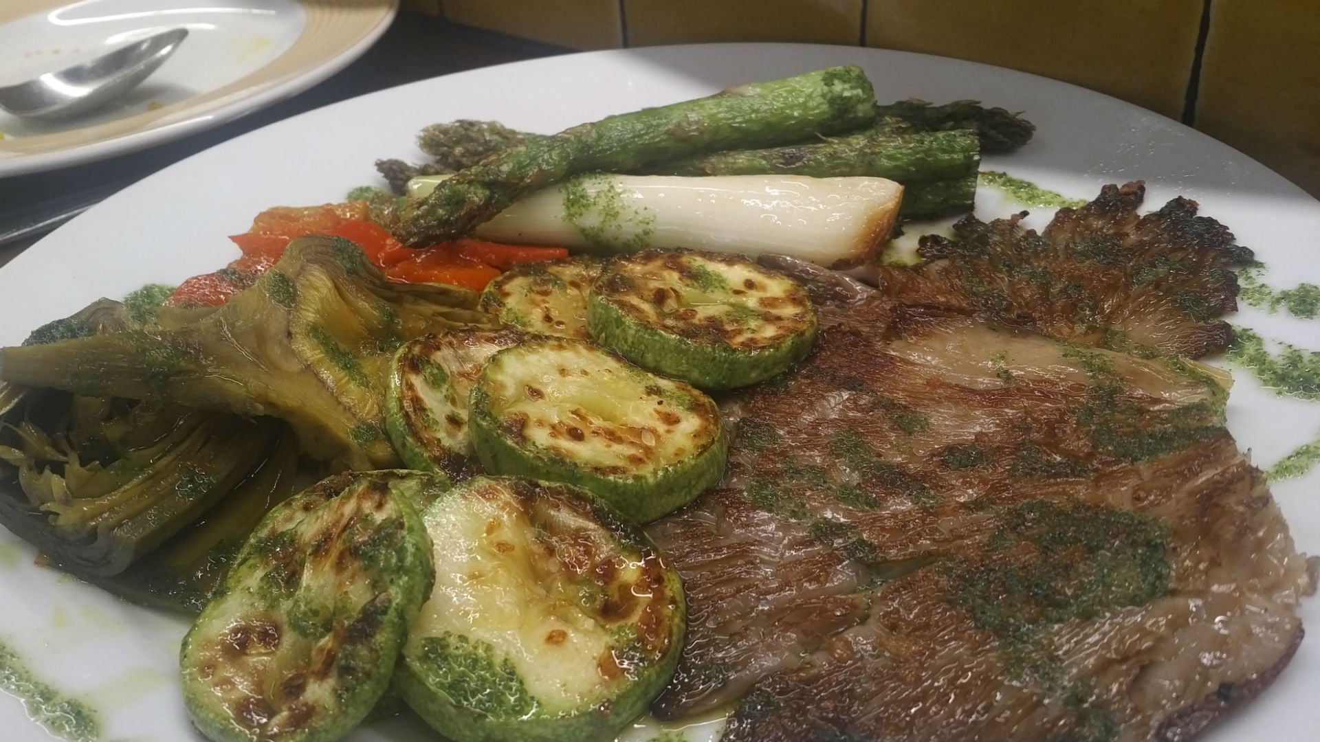 Los Cuevas: «¿Otro bar de Los Remedios, de Triana o de Castellón?»