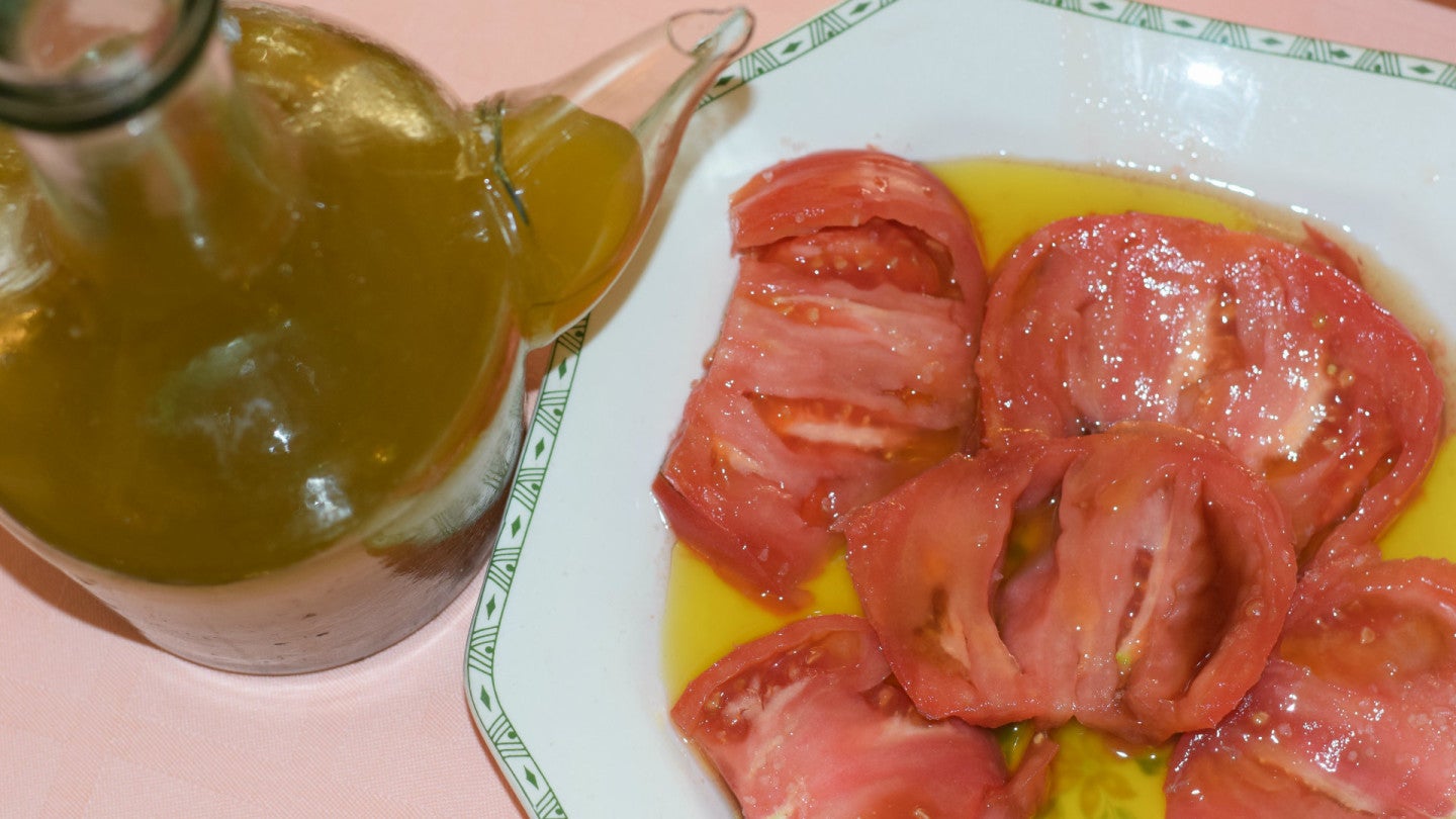 Tomate contra el calor: el aliño más aclamado en los bares de Sevilla