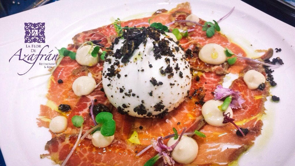 restaurante-azafran5 CARPACIO DE PRESA IBERICA, BURRATA,MAYONESA DE TRUFA Y VINAGRETA DE ACEITUNAS. 