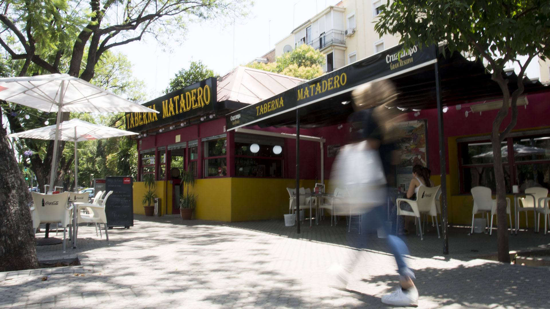 Terrazas abiertas en agosto: un oasis en el verano sevillano