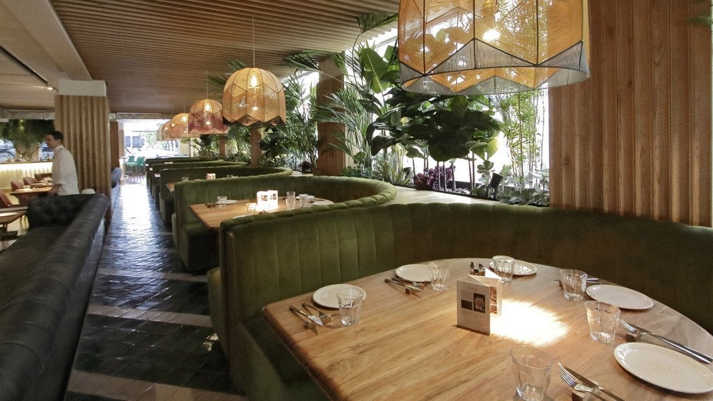 Restaurante Seis. SEVILLA. 01.12.17. Reportaje en el restaurante Seis del Hotel Inglaterra, en la Plaza Nueva. FOTO: JUAN FLORES. ARCHSEV.