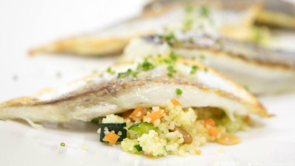 filete-de-dorada-cous-cous-con-verduras-y-frutos-secos. 