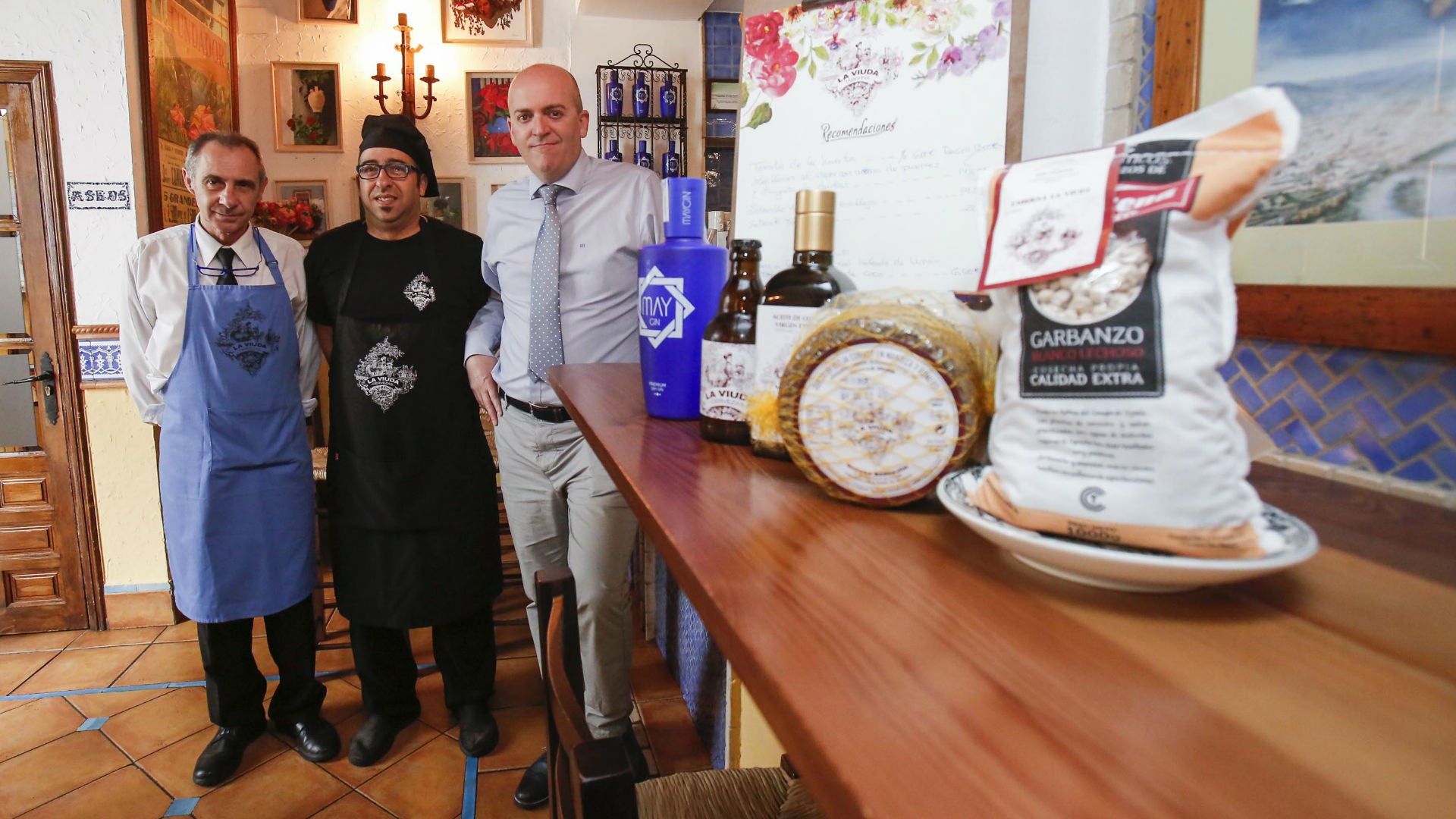 Taberna La Viuda: Rosales en los patios