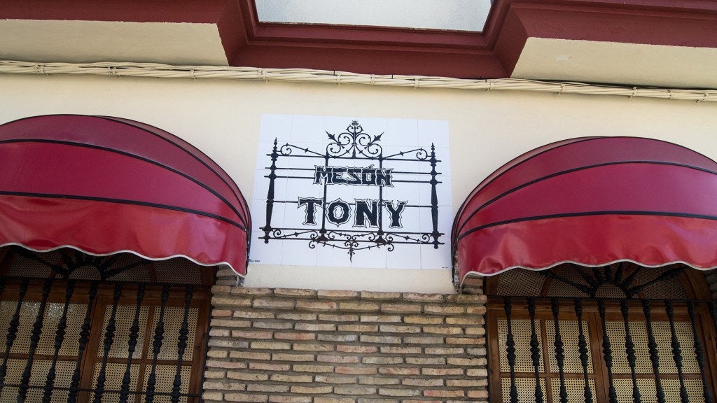 Mesón Tony en Sanlúcar la Mayor. Mesón Tony en Sanlúcar la Mayor