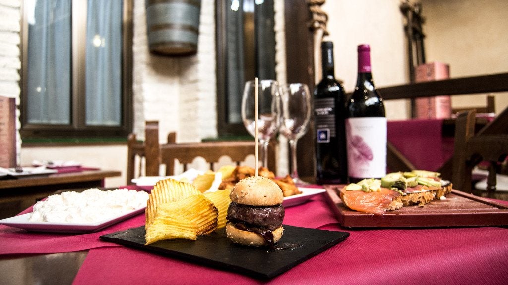 Taberna el Cobertizo en Sanlúcar la Mayor. Taberna el Cobertizo en Sanlúcar la Mayor