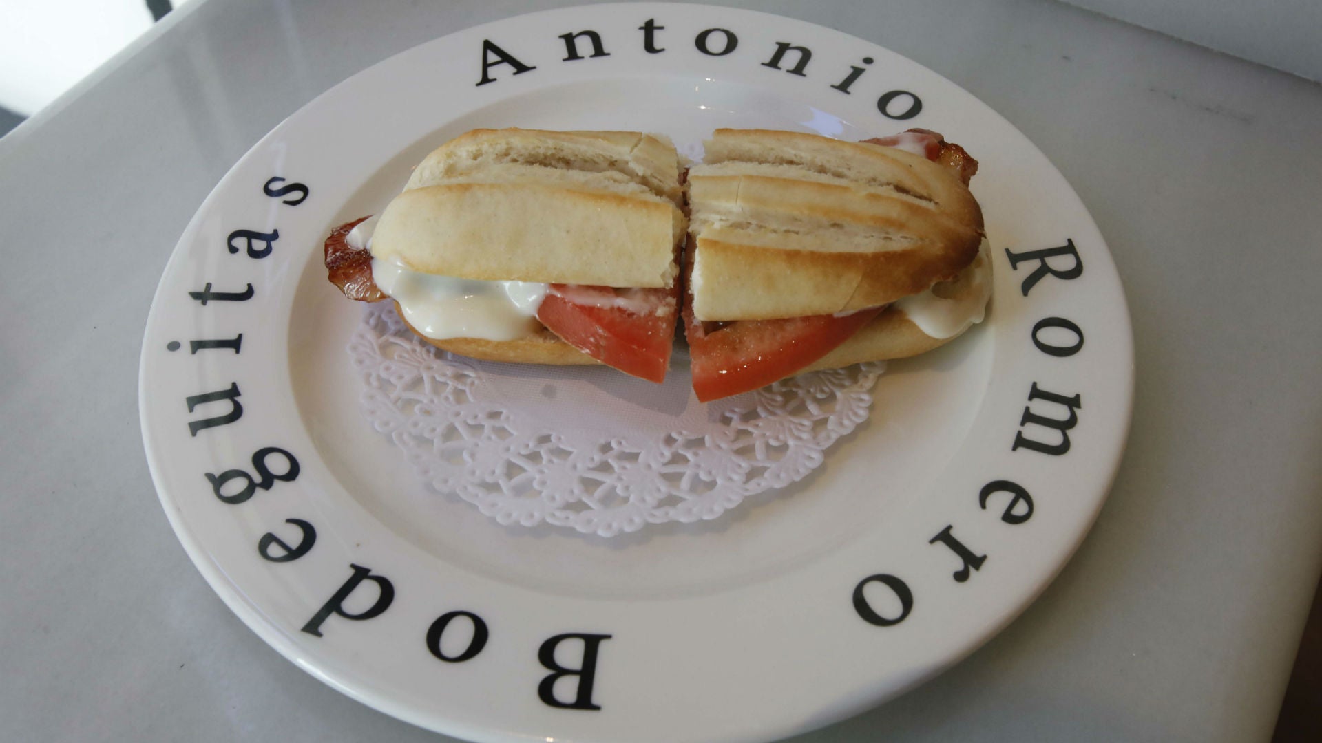 Bodeguita Reyes de Antonio Romero, en el centro de Sevilla