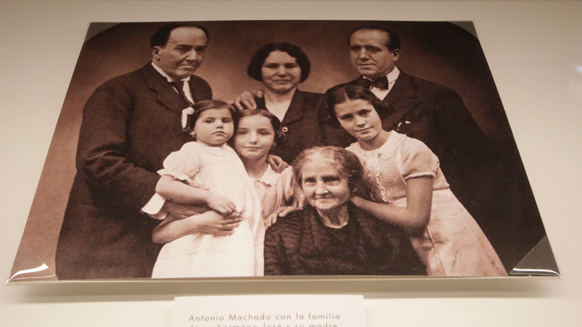 ¿Dónde tapear antes o después de ver la exposición sobre los Machado?