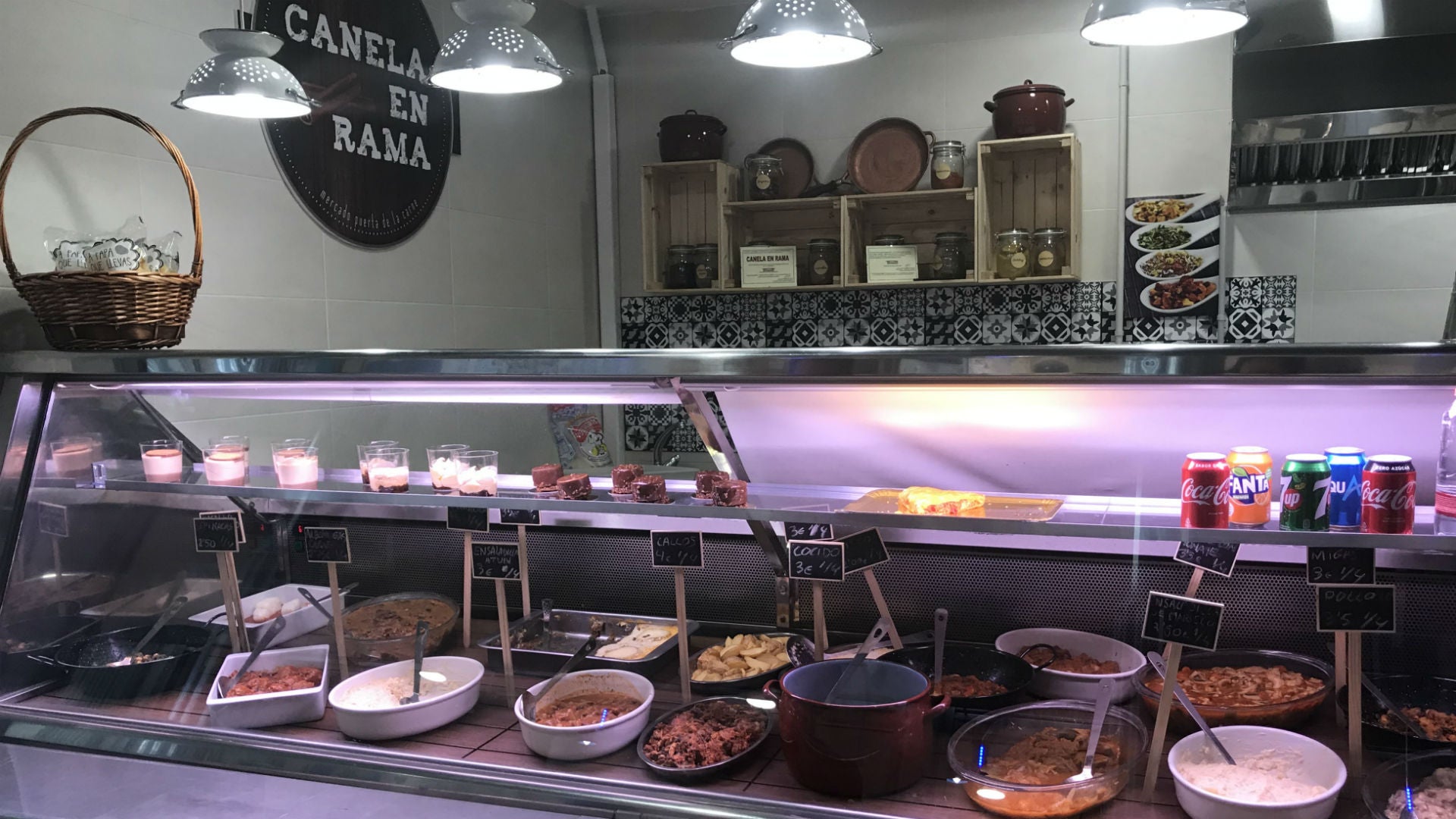 Canela en rama llena de aromas caseros el Mercado de la Puerta de la Carne