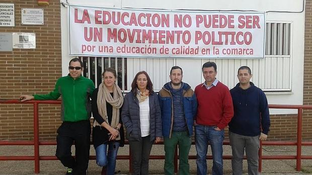 El equipo de Gobierno de El Saucejo se encierra en un instituto por una educación de calidad