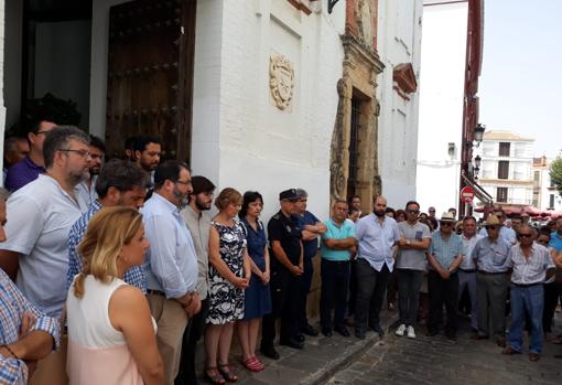 Concentración silenciosa en la localidad de Carmona por el crimen del joyero