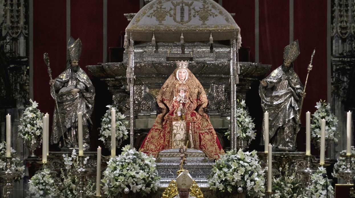La Virgen de los Resyes en la Catedral de Sevilla