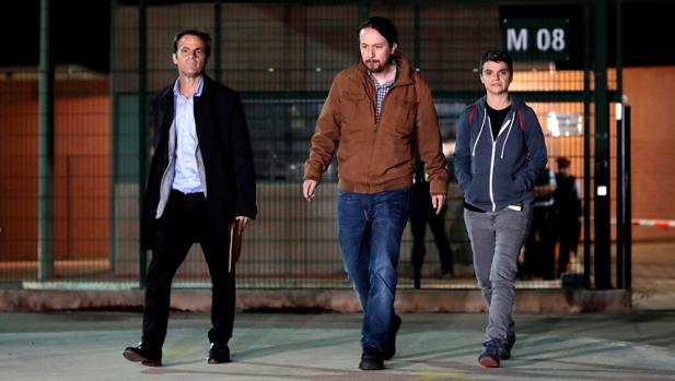 Pablo Iglesias sale de la cárcel de Lledoners tras reunirse con Oriol Junqueras
