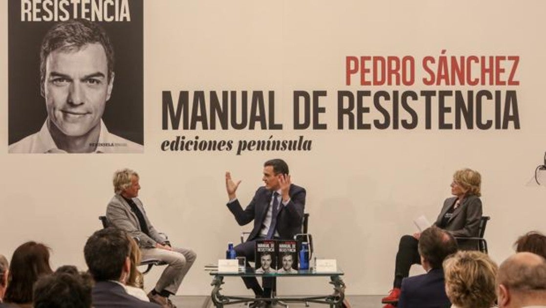 Pedro Sánchez, durante la presentación de su libro con Jesús Calleja y Mercedes Milá