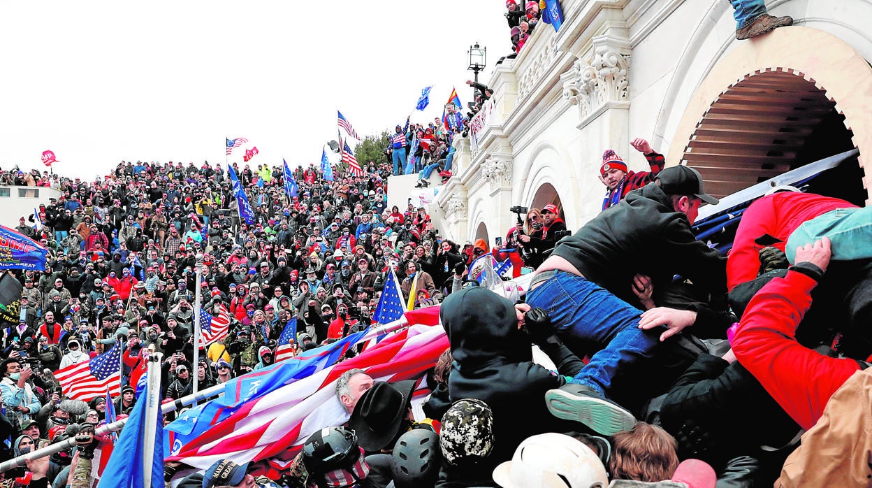 Asalto al Capitolio de Estados Unidos por parte de seguidores de Trump