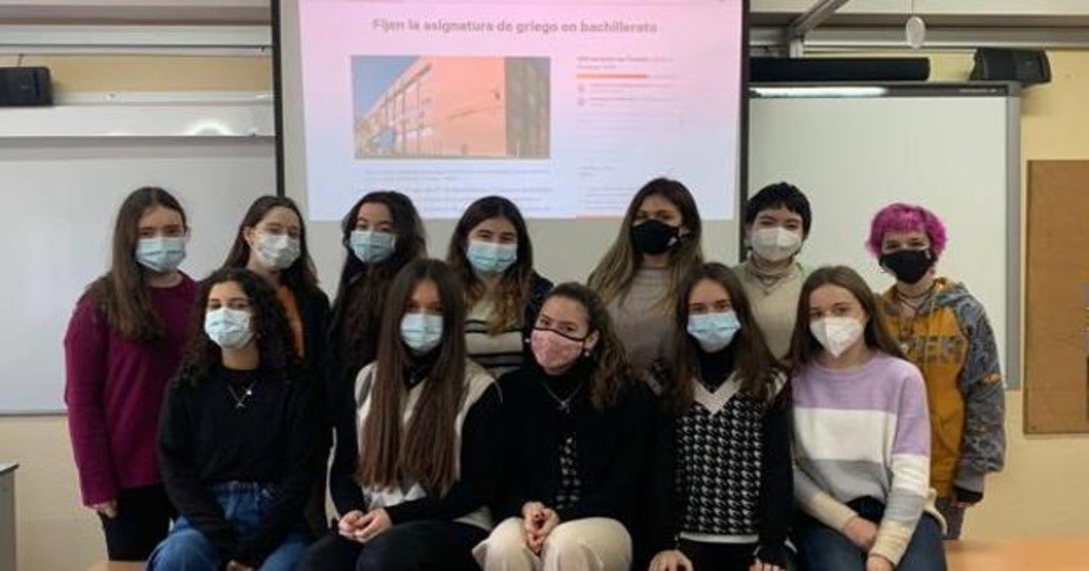 Alumnas que han puesto en marcha una iniciativa en Change.org para que no se elimine el griego en el IES Néstor Almendros