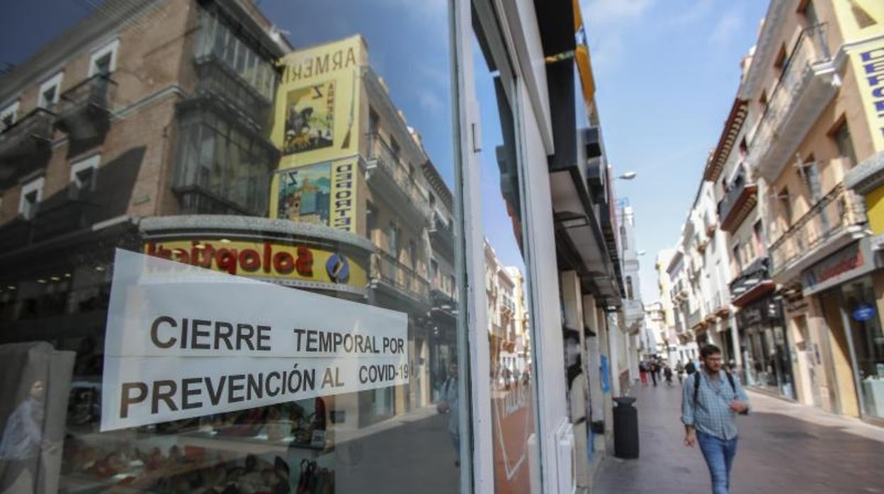 Imagen de los comercios sevillanos el 14 de marzo del año pasado, cuando se decretó el estado de alarma